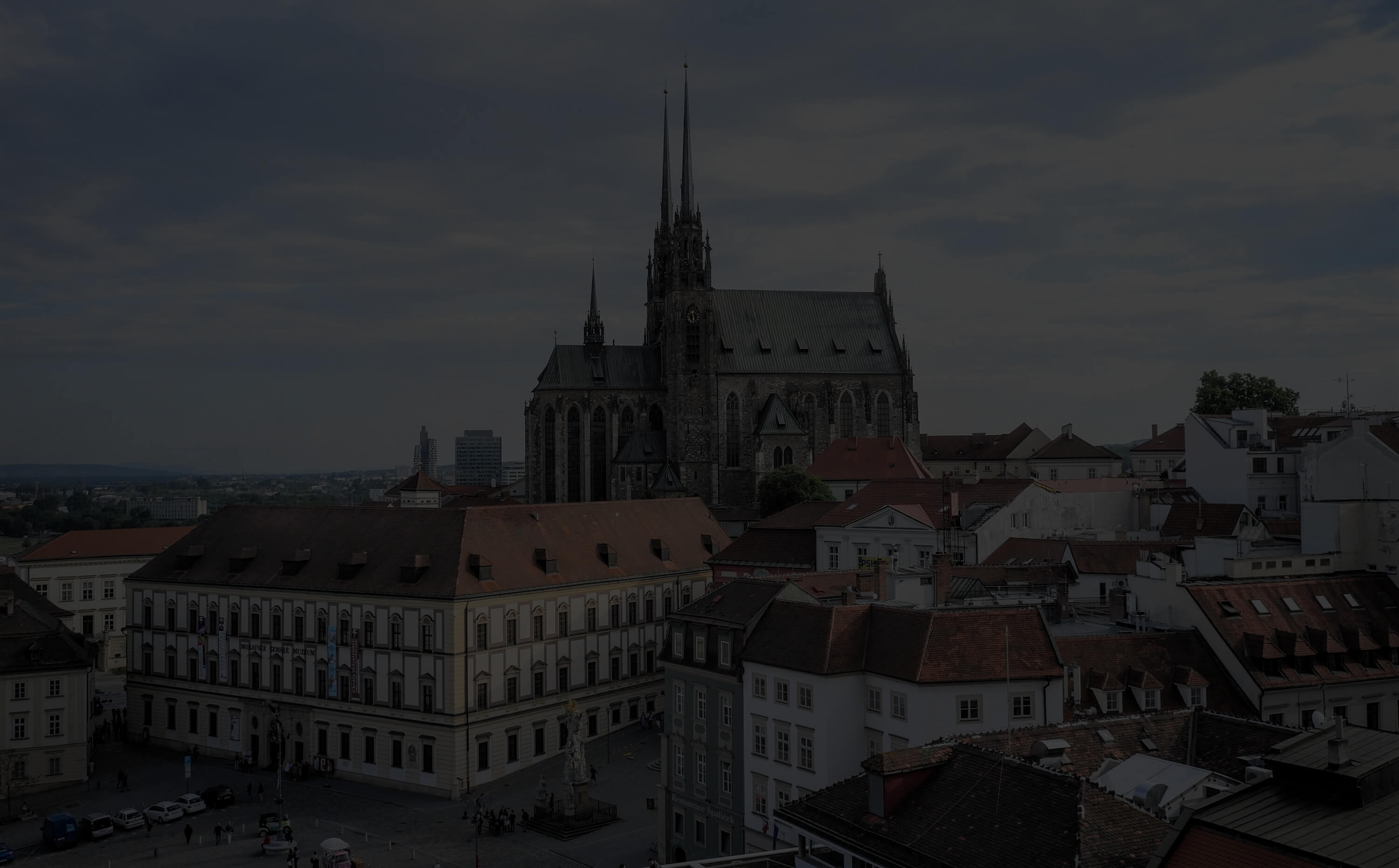 Pohled na centrum Brna s katedrálou svatého Petra a Pavla